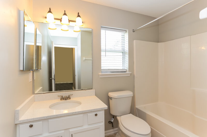 2,580/Mo, 8349 Swanton Ln Jacksonville, FL 32244 Bathroom View