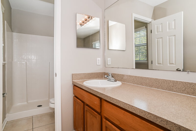 2,120/Mo, 4014 Broad Creek Ln Jacksonville, FL 32218 Main Bathroom View 2