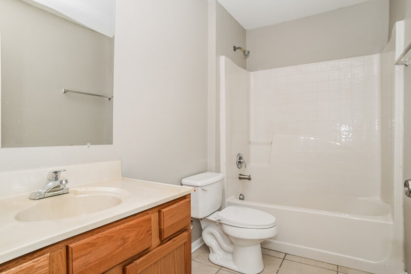 2,120/Mo, 4014 Broad Creek Ln Jacksonville, FL 32218 Bathroom View