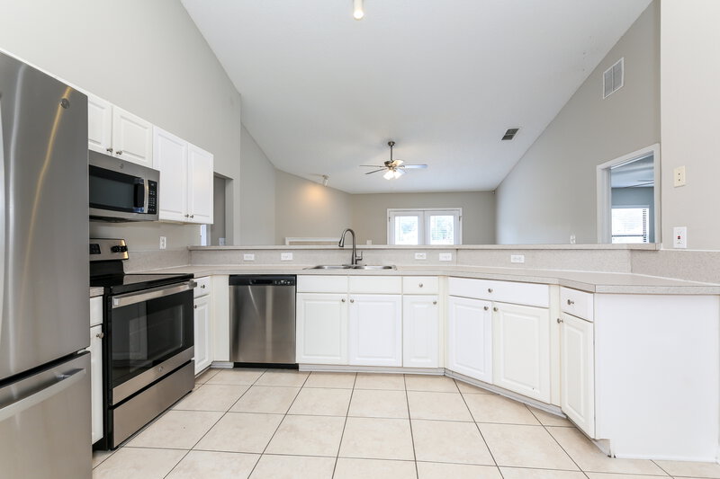 2,300/Mo, 2479 Coachman Lakes Dr Jacksonville, FL 32246 Kitchen View