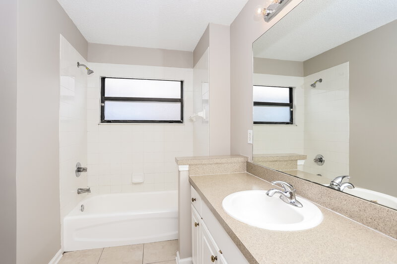 2,280/Mo, 2479 Coachman Lakes Dr Jacksonville, FL 32246 Main Bathroom View