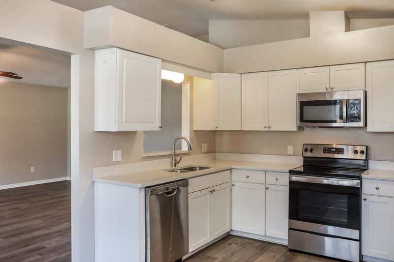 1,585/Mo, 1638 Sandy Hollow Loop Middleburg, FL 32068 Kitchen View