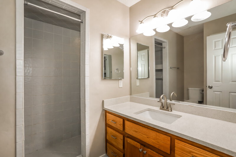 1,585/Mo, 1638 Sandy Hollow Loop Middleburg, FL 32068 Main Bathroom View
