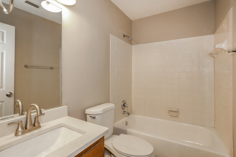 1,585/Mo, 1638 Sandy Hollow Loop Middleburg, FL 32068 Bathroom View