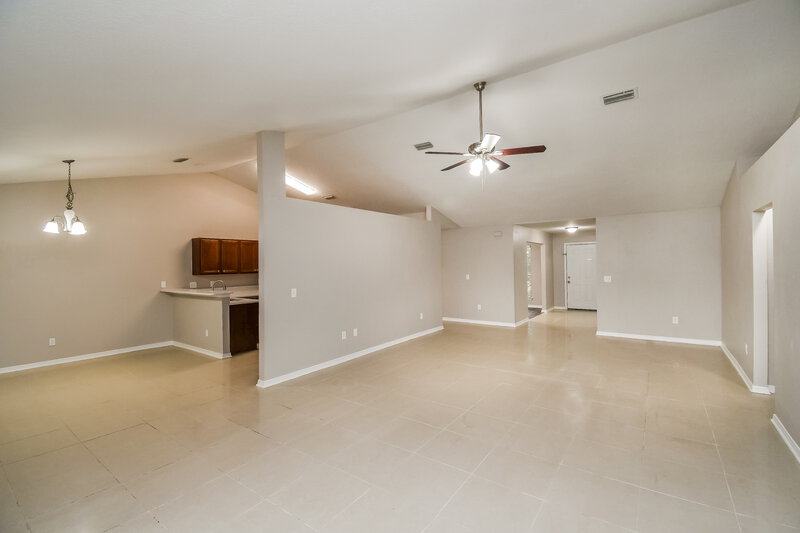 1,895/Mo, 3248 Silverado Cir Green Cove Springs, FL 32043 Living Room View