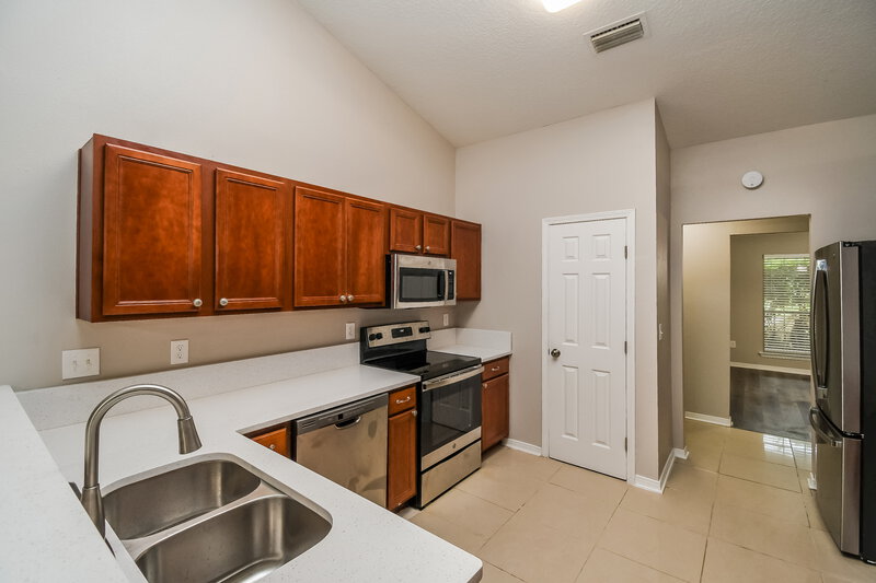1,895/Mo, 3248 Silverado Cir Green Cove Springs, FL 32043 Kitchen View