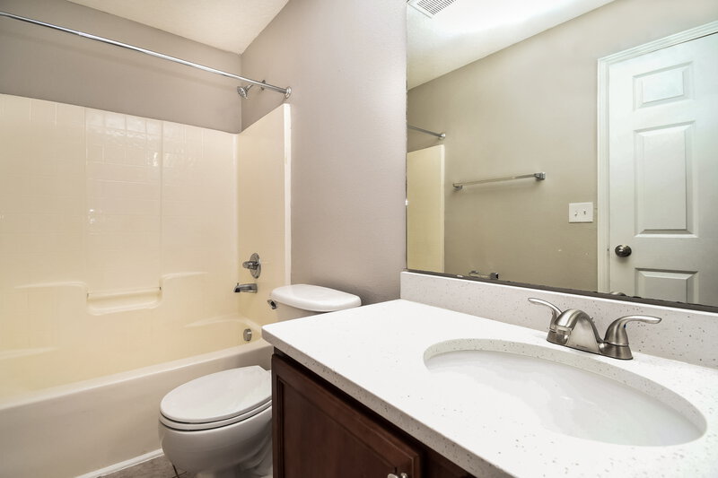 1,895/Mo, 3248 Silverado Cir Green Cove Springs, FL 32043 Bathroom View