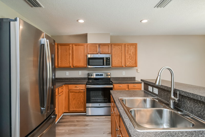 2,060/Mo, 11504 Bonnie Lakes Ct Jacksonville, FL 32221 Kitchen View 2