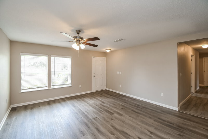 2,060/Mo, 11504 Bonnie Lakes Ct Jacksonville, FL 32221 Family Room View 2