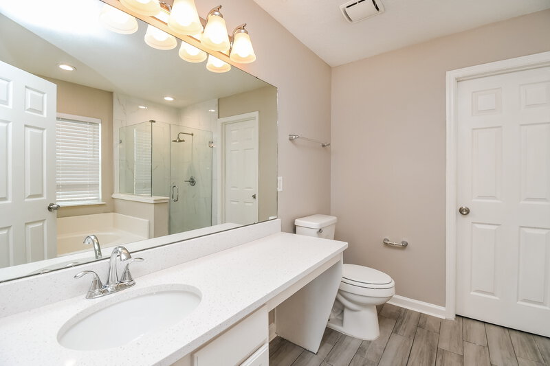 2,060/Mo, 11504 Bonnie Lakes Ct Jacksonville, FL 32221 Main Bathroom View