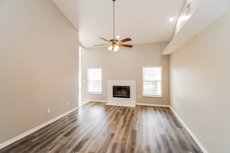 2,330/Mo, 5032 Toproyal Ln Jacksonville, FL 32277 Living Room View