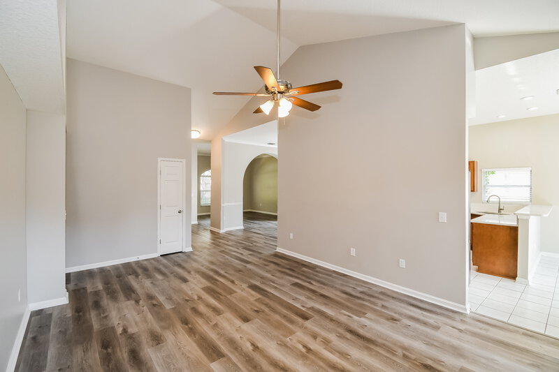 2,330/Mo, 5032 Toproyal Ln Jacksonville, FL 32277 Living Room View 2
