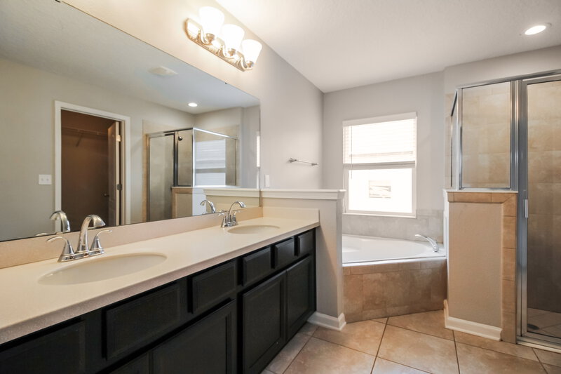 2,220/Mo, 15859 Rachel Creek Dr Jacksonville, FL 32218 Main Bathroom View