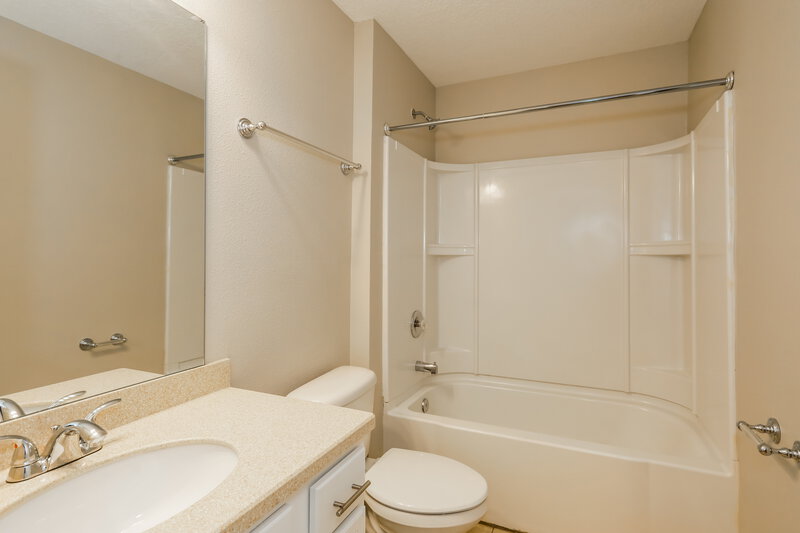 2,060/Mo, 3955 Chimney Swifts Lane Middleburg, FL 32068 Bathroom View