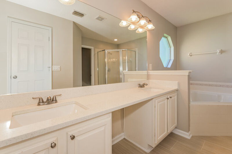 2,120/Mo, 12552 Big Gum Dr Jacksonville, FL 32218 Main Bathroom View