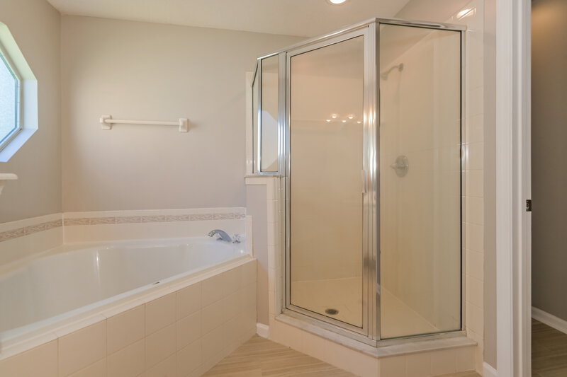 2,120/Mo, 12552 Big Gum Dr Jacksonville, FL 32218 Main Bathroom View 2