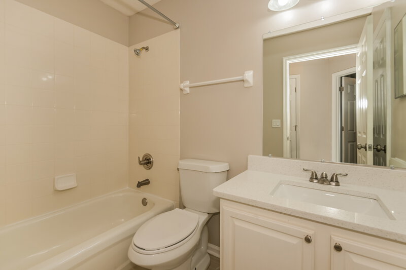 2,120/Mo, 12552 Big Gum Dr Jacksonville, FL 32218 Bathroom View