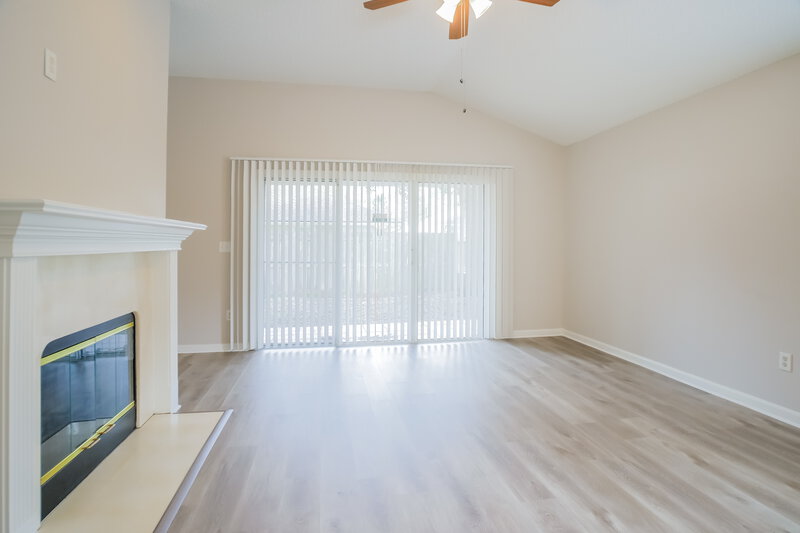 2,050/Mo, 1309 Ardmore St St Augustine, FL 32092 Family Room View 2