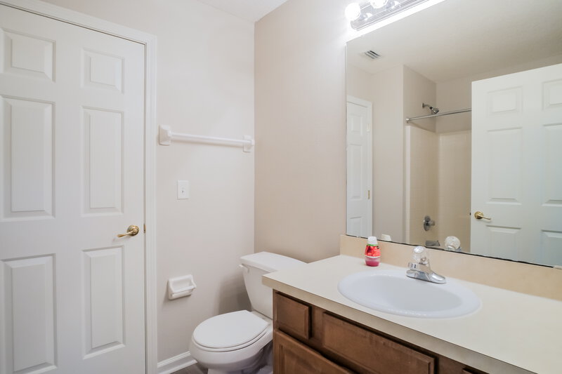 2,050/Mo, 1309 Ardmore St St Augustine, FL 32092 Bathroom View