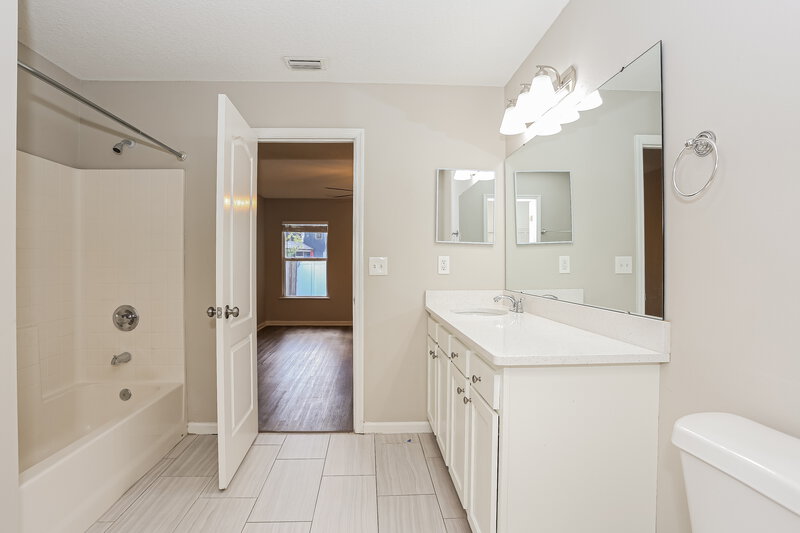 1,805/Mo, 12248 Pebble Point Drive W Jacksonville, FL 32226 Main Bathroom View