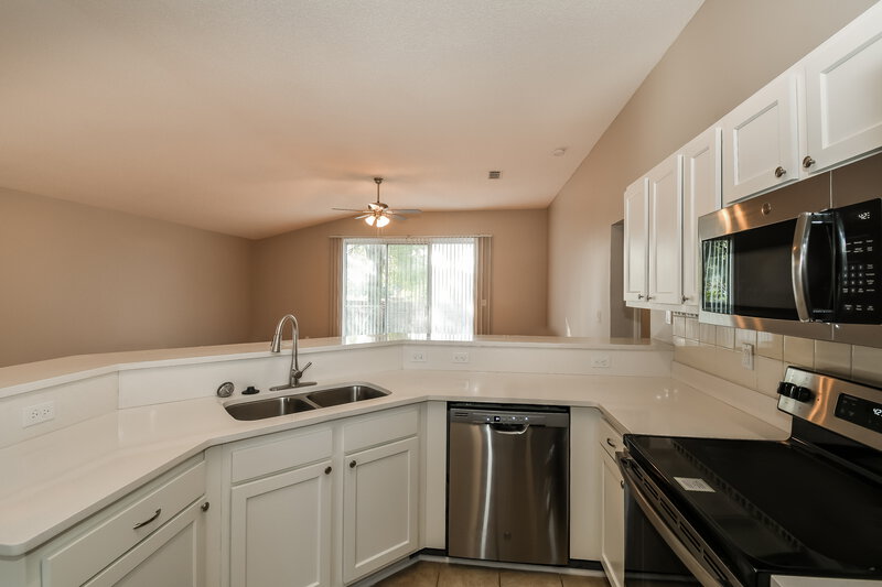 2,900/Mo, 3270 Deuce Ct Jacksonville, FL 32277 Kitchen View