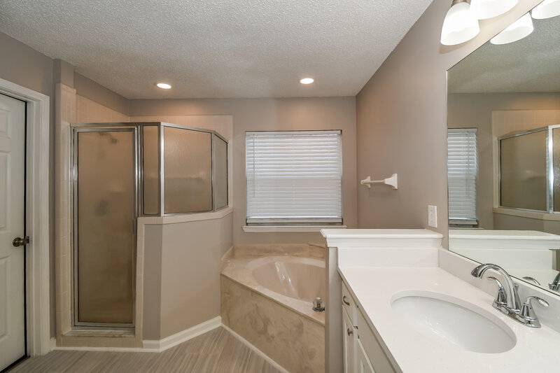 2,900/Mo, 3270 Deuce Ct Jacksonville, FL 32277 Main Bathroom View 2