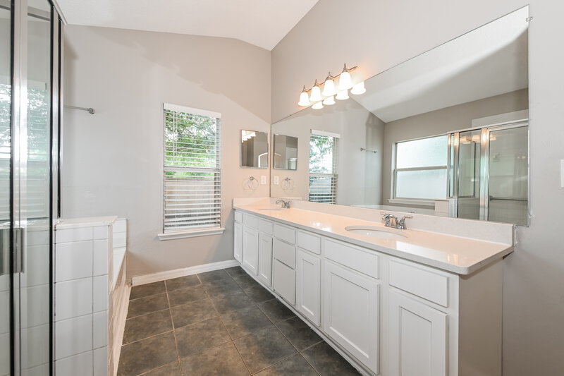 2,325/Mo, 12586 Brookchase Ln Jacksonville, FL 32225 Main Bathroom View