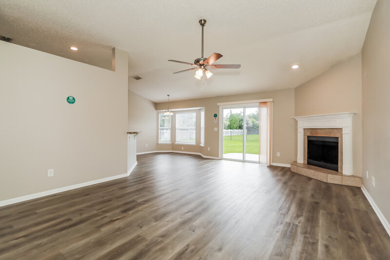 0/Mo, 4081 Edgeland Trail Middleburg, FL 32068 Living Room View