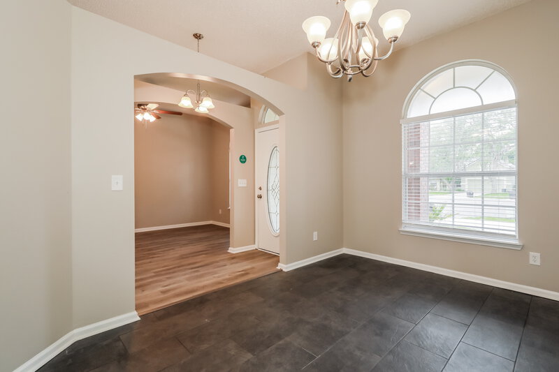 0/Mo, 4081 Edgeland Trail Middleburg, FL 32068 Dining Room View