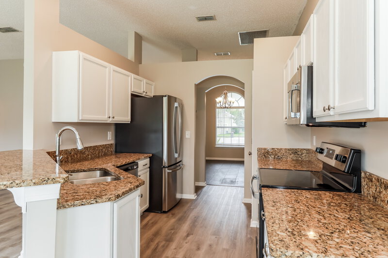 0/Mo, 4081 Edgeland Trail Middleburg, FL 32068 Kitchen View