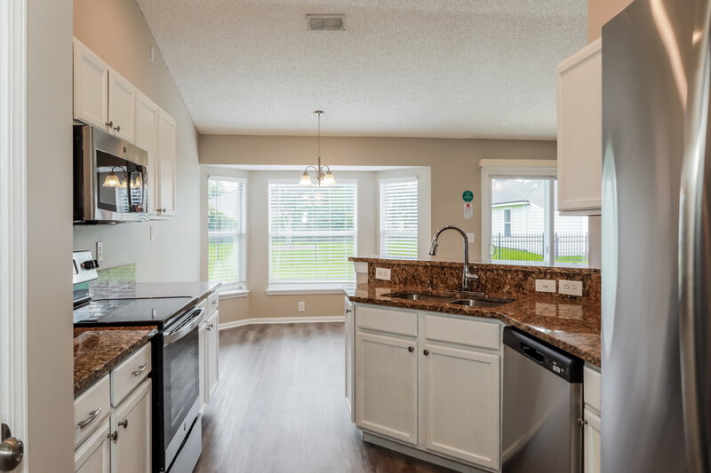 0/Mo, 4081 Edgeland Trail Middleburg, FL 32068 Kitchen View 2