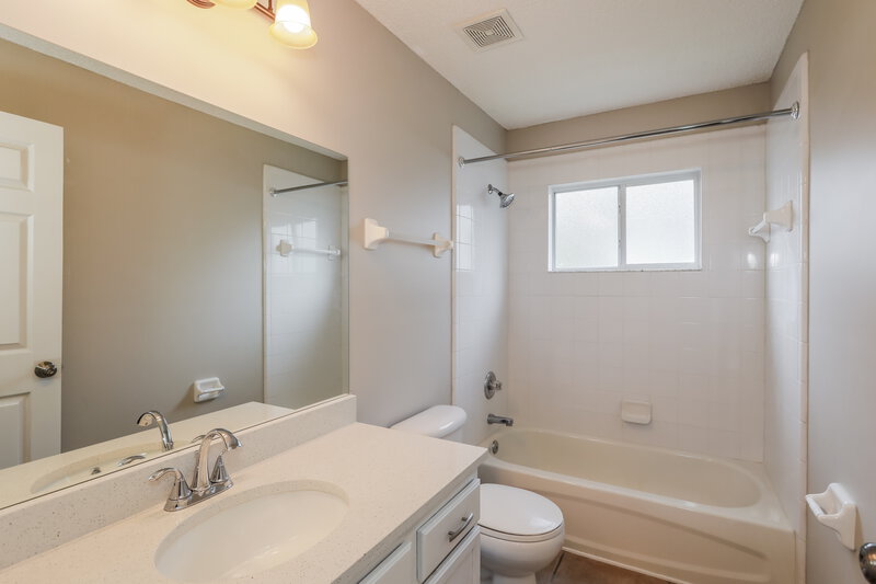 0/Mo, 4081 Edgeland Trail Middleburg, FL 32068 Bathroom View