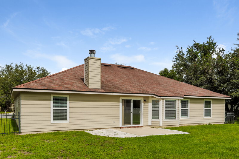 0/Mo, 4081 Edgeland Trail Middleburg, FL 32068 Rear View