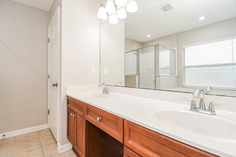 1,755/Mo, 2372 Cherokee Cove Trail Jacksonville, FL 32221 Main Bathroom View