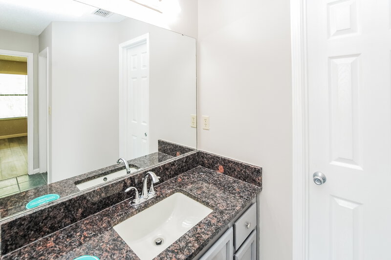 1,660/Mo, 2935 Jessicas Ct Green Cove Springs, FL 32043 Main Bathroom View