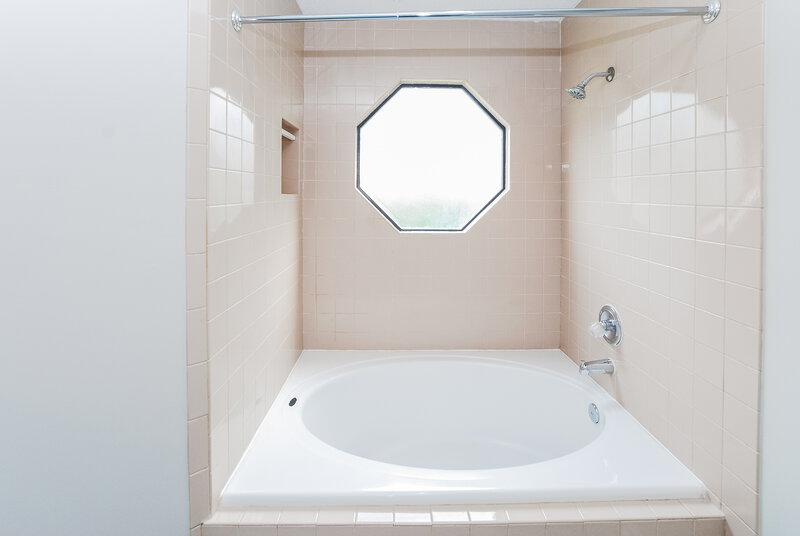 1,660/Mo, 2935 Jessicas Ct Green Cove Springs, FL 32043 Main Bathroom View 2