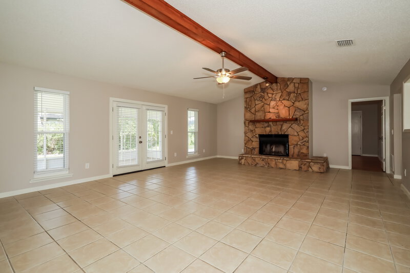 2,375/Mo, 11040 W MANDARIN STATION DR Jacksonville, FL 32257 Living Room View