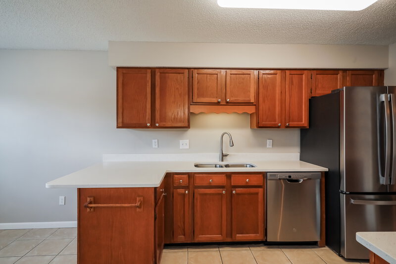 2,375/Mo, 11040 W MANDARIN STATION DR Jacksonville, FL 32257 Kitchen View 2