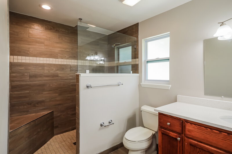 2,375/Mo, 11040 W MANDARIN STATION DR Jacksonville, FL 32257 Main Bathroom View