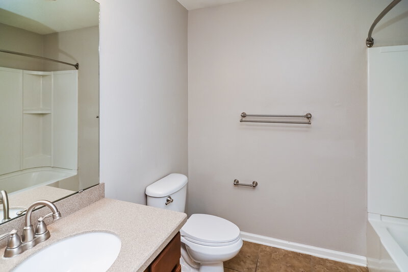 1,810/Mo, 6311 Rolling Tree Street Jacksonville, FL 32222 Bathroom View
