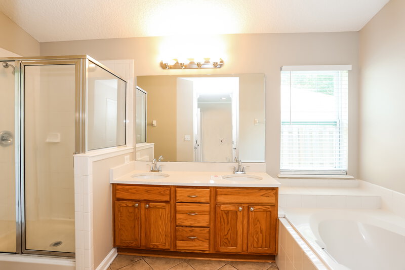 2,200/Mo, 542 Misty Morning Ct Jacksonville, FL 32218 Main Bathroom View