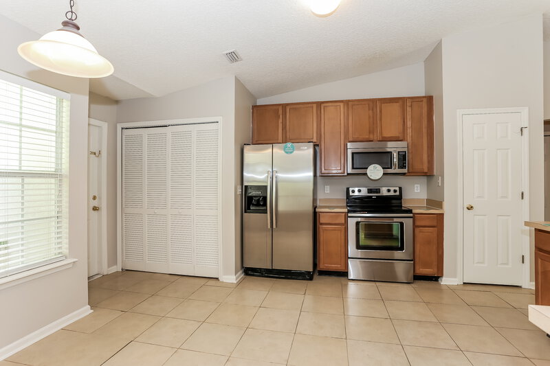 2,500/Mo, 8954 Derrickson Dr Jacksonville, FL 32210 Kitchen View 2