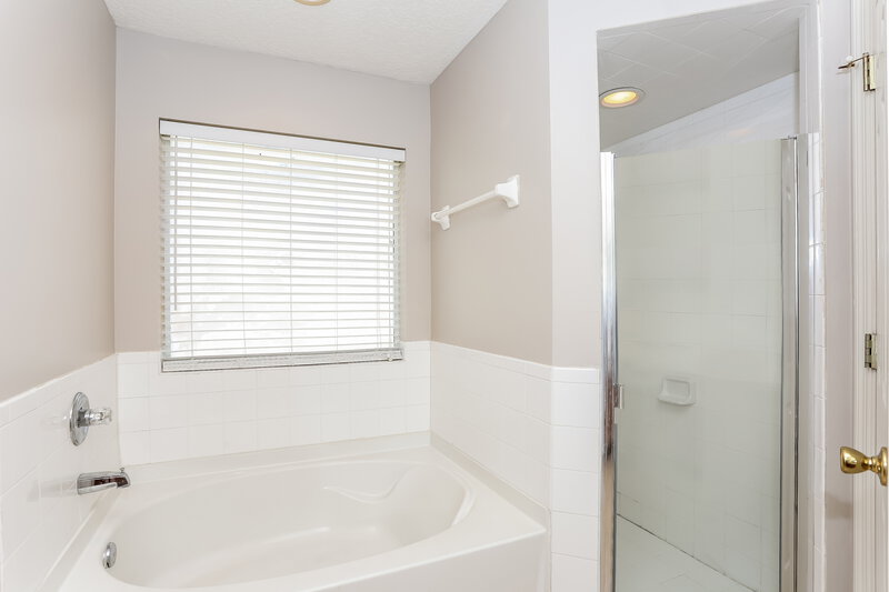 2,500/Mo, 8954 Derrickson Dr Jacksonville, FL 32210 Main Bathroom View 2