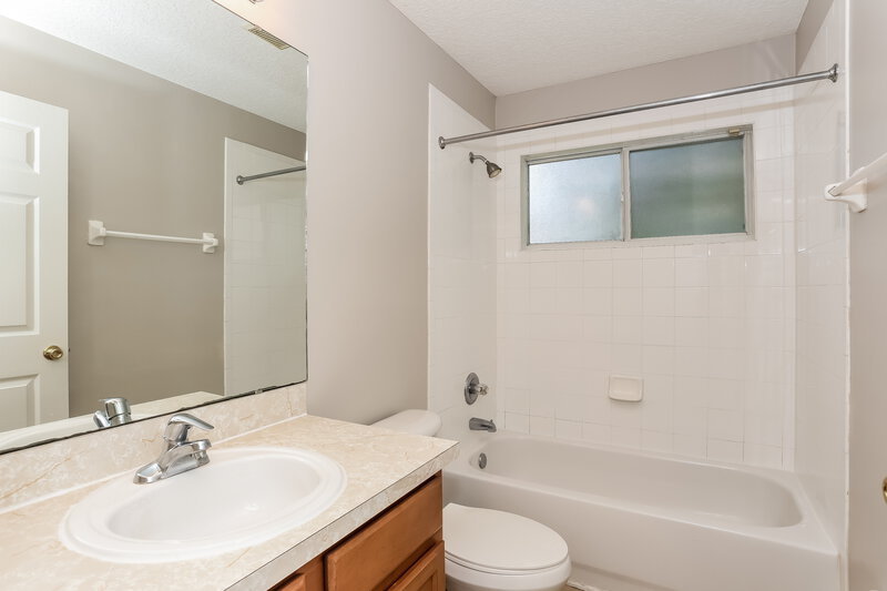 2,500/Mo, 8954 Derrickson Dr Jacksonville, FL 32210 Bathroom View