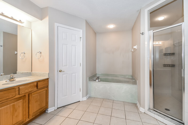 2,455/Mo, 1182 Ardmore St St Augustine, FL 32092 Main Bathroom View 2