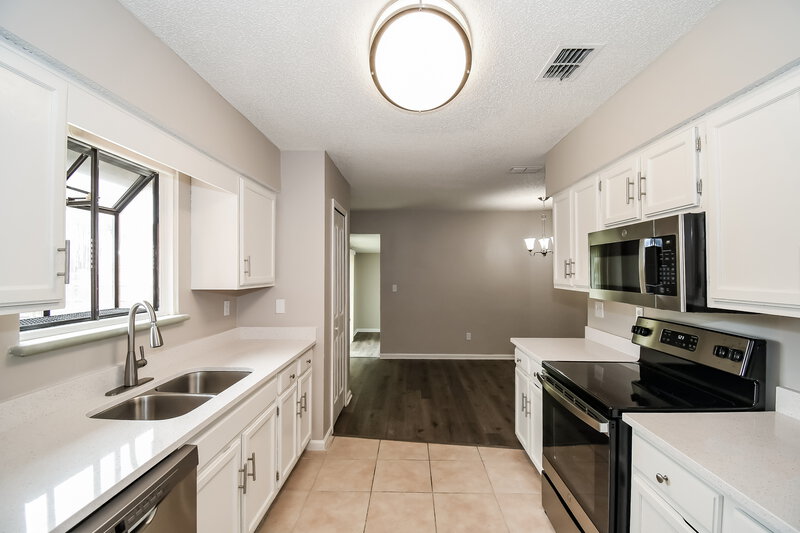 2,115/Mo, 2412 Balsamwood Ct Orange Park, FL 32065 Kitchen View