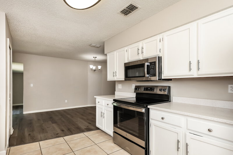 2,070/Mo, 2412 Balsamwood Ct Orange Park, FL 32065 Kitchen View