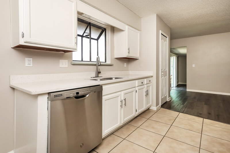 2,070/Mo, 2412 Balsamwood Ct Orange Park, FL 32065 Kitchen View 2