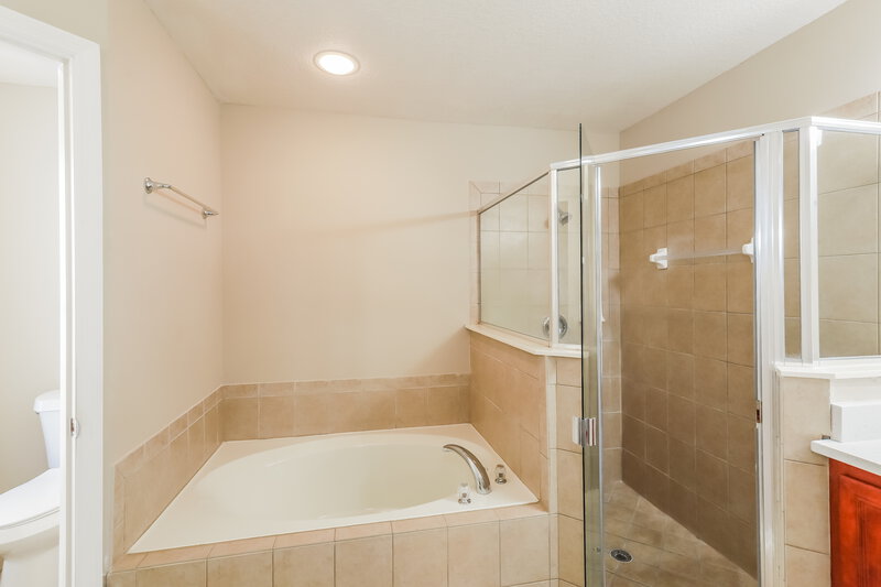 3,900/Mo, 498 Johns Creek Pkwy Saint Augustine, FL 32092 Main Bathroom View