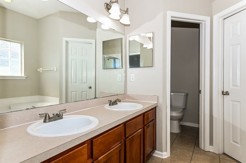 2,210/Mo, 3079 White Heron Trl Orange Park, FL 32073 Main Bathroom View